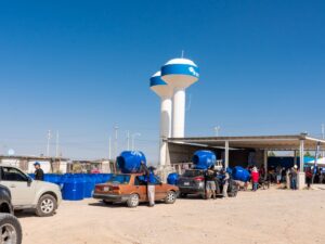 Cumple JMAS la meta de entregar 3 mil tinacos en Los Kilómetros.