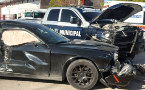 DESTROZA SU CHALLENGER CONTRA PATRULLA DE LA MUNICIPAL