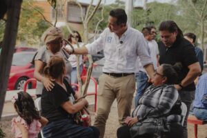 Reciben vecinos de nueve colonias de Juárez a Marco Bonilla para exponerle las necesidades de la zona