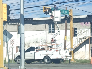 Departamento De Control De Tráfico Atiende Fallas Eléctricas De Los Semáforos En Nuestra Localidad