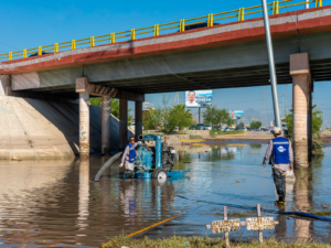 Ha retirado JMAS 2 millones de litros de agua en el desagüe del puente Centauro en Las Torres