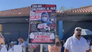Trabajadores del IMSS marchan en Juárez por falta de insumos y mejoras laborales