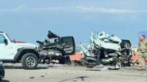 Brutal choque en El Paso; un muerto y vehículos destrozados