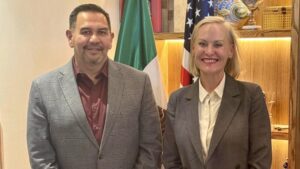 Recibió Cónsul Katharine Beamer a Cruz Pérez Cuéllar